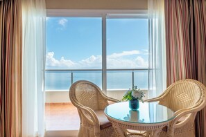 Minibar, coffre-fort, fer et planche à repasser, lit de bébé (gratuit)