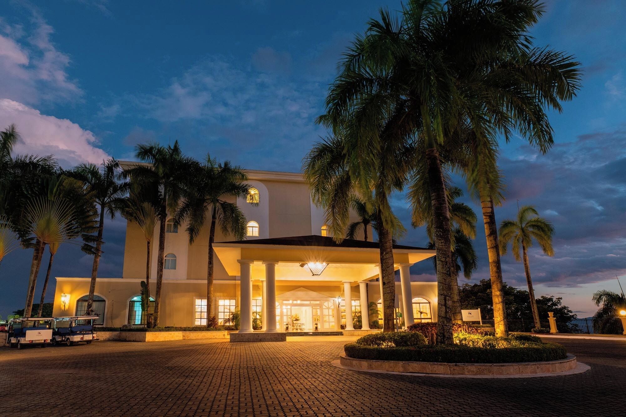 Pintu masuk properti