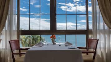 4 Restaurants, Mittagessen, Abendessen, internationale Küche