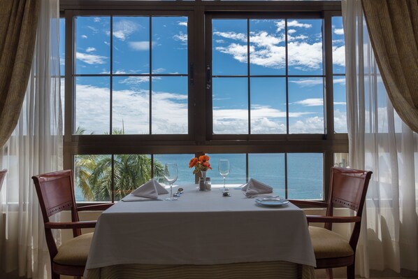 2 restaurants, lunch, dinner served; international cuisine 