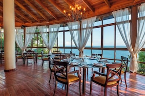 4 restaurants; lunch and dinner served - Eurostars Grand Cayacoa (Samaná)