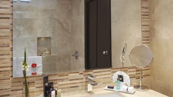 Rainfall showerhead, free toiletries, hair dryer, bathrobes