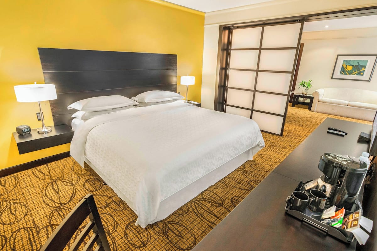 club suite, 1 bedroom | 1 bedroom, egyptian cotton sheets, premium bedding, minibar