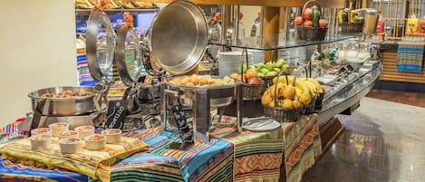 Petit déjeuner buffet (25.50 USD par personne)