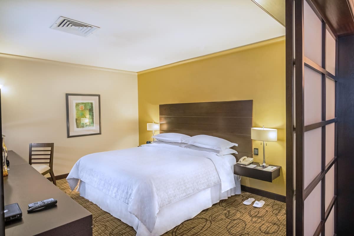 1 bedroom, Egyptian cotton sheets, premium bedding, minibar