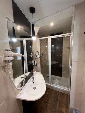 Twin Room | Bathroom - Vintage Paris Gare du Nord (Paris)