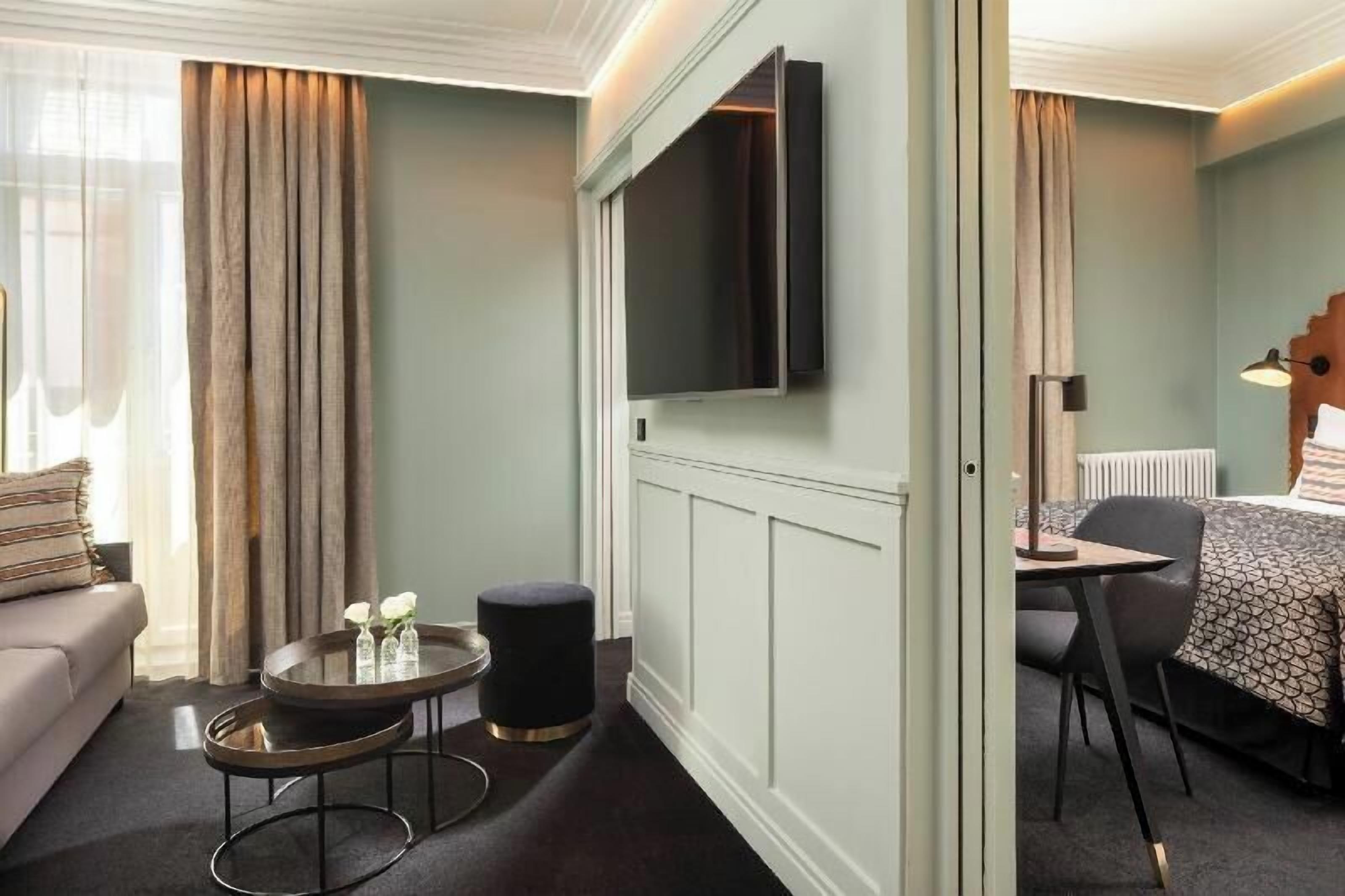 Minibar, coffres-forts dans les chambres, décoration personnalisée