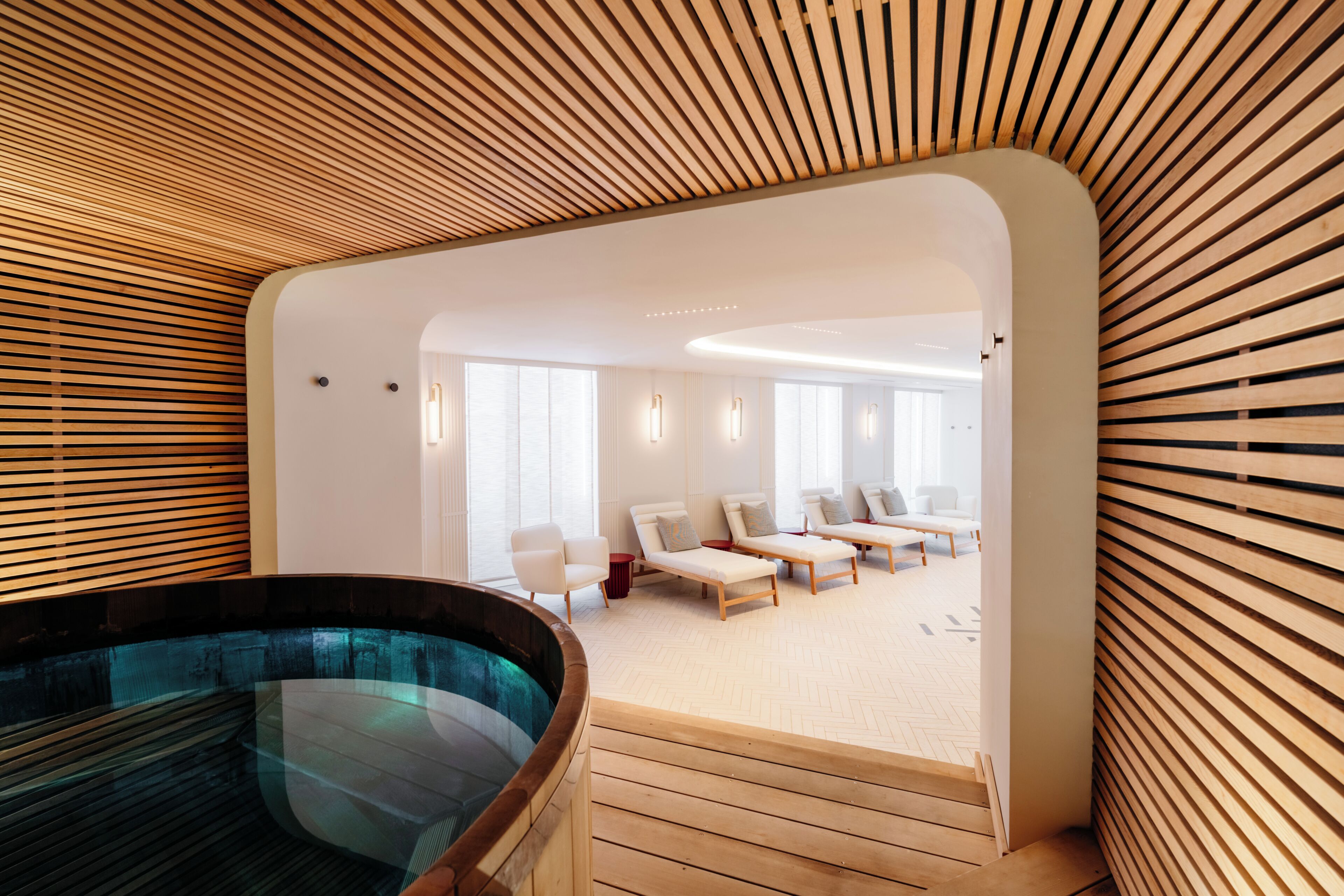 Couples treatment room(s), sauna, hot tub, steam room, body treatments