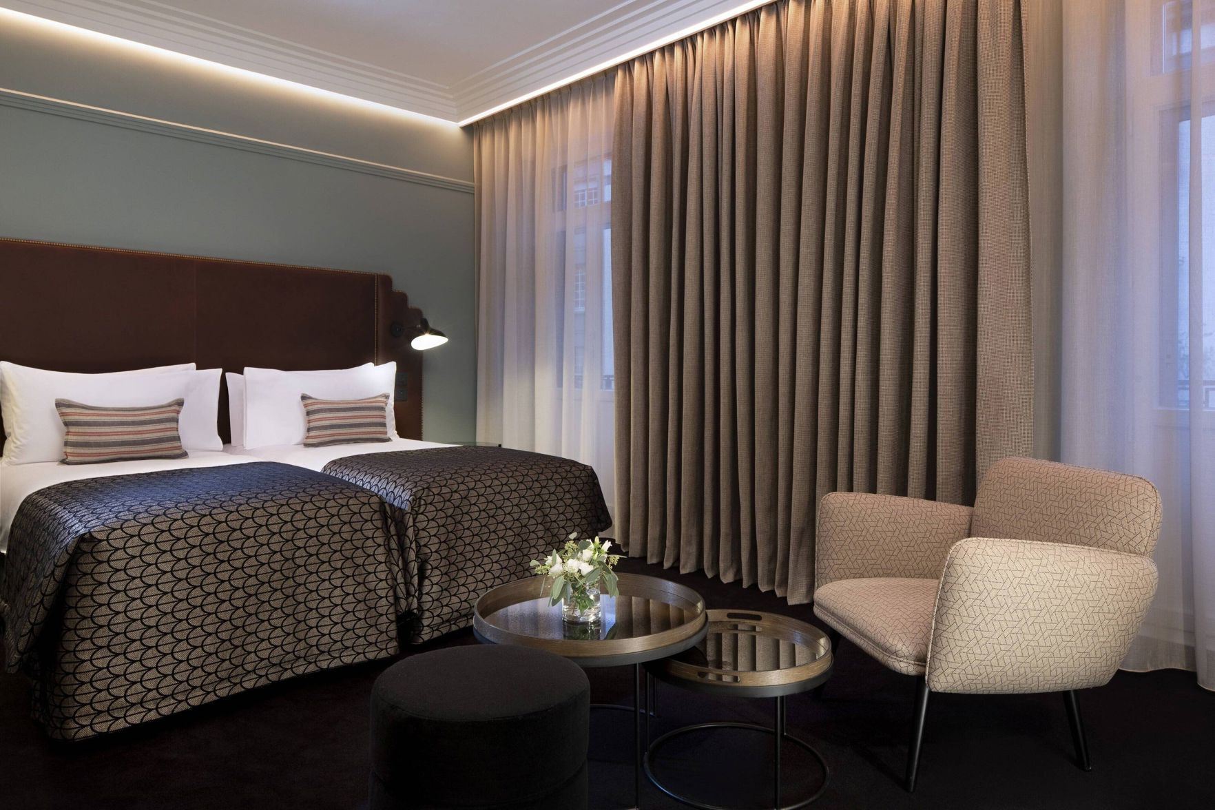 Minibar, coffres-forts dans les chambres, décoration personnalisée