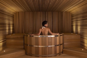 Couples treatment rooms, sauna, hot tub, steam room, body treatments - Maison Rouge Strasbourg Hotel&Spa, Autograph Collection (Strasbourg)