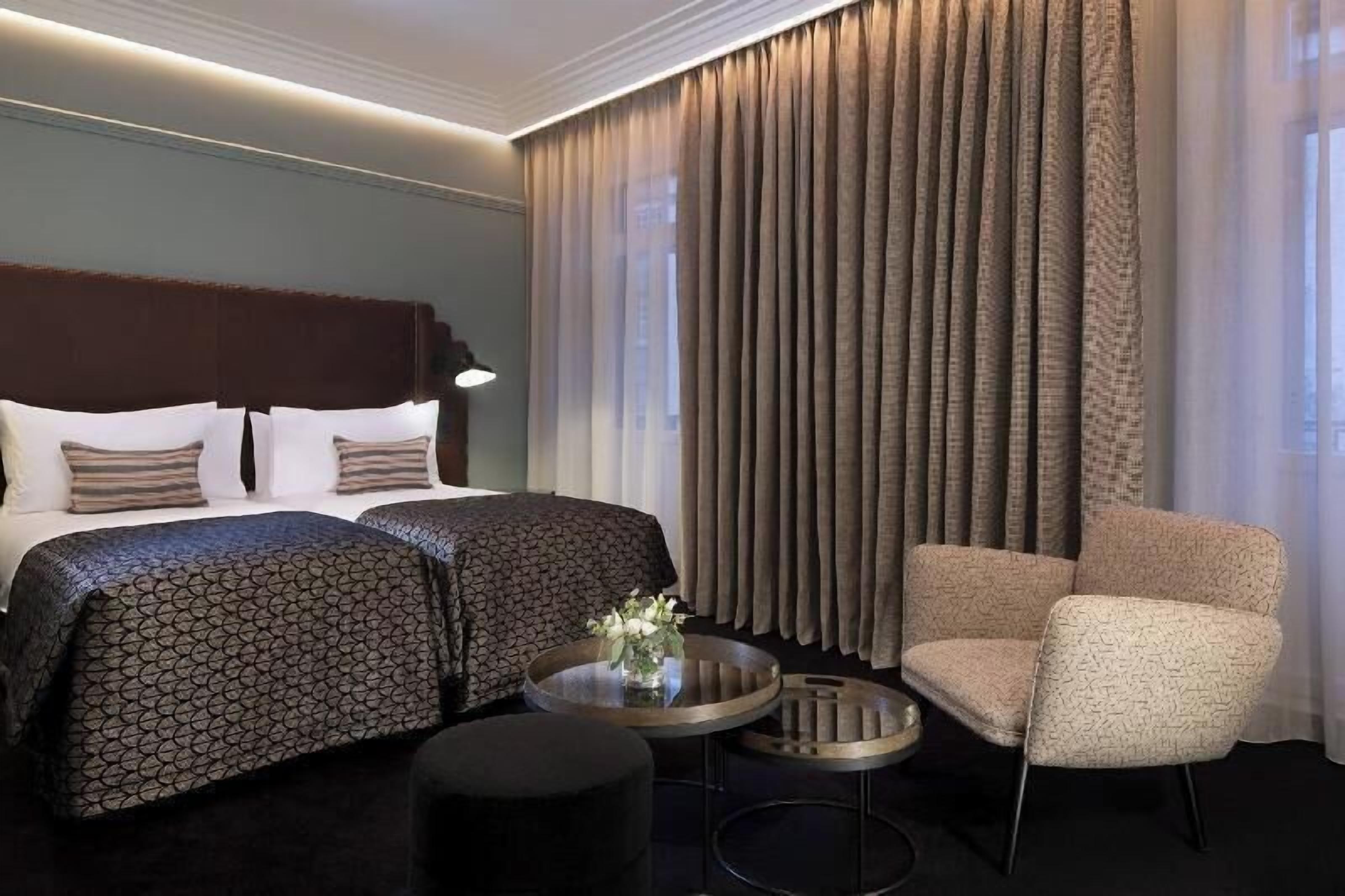 Minibar, coffres-forts dans les chambres, décoration personnalisée