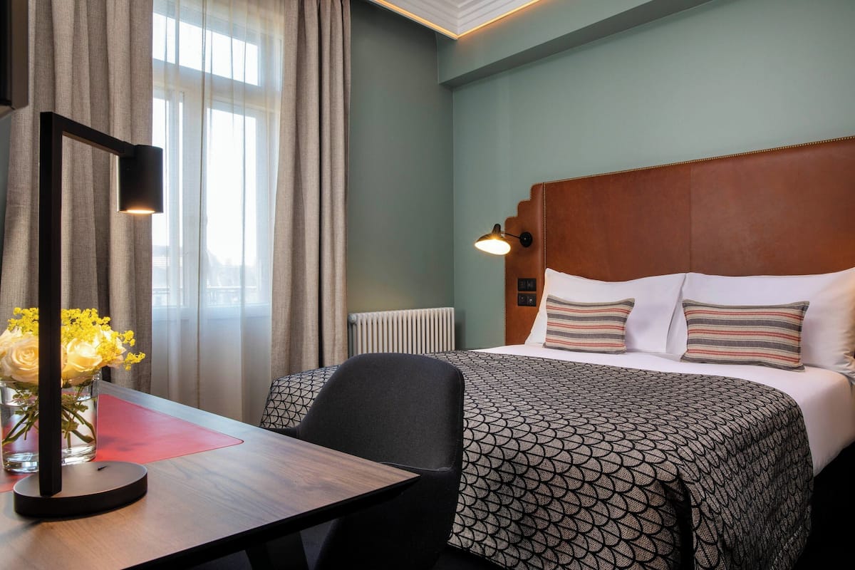 Junior Suite, 1 Bedroom, Non Smoking | 1 bedroom, minibar, in-room safe, individually decorated