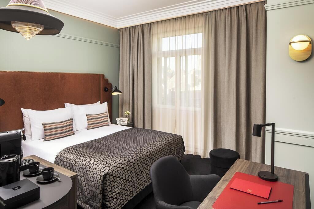 Minibar, coffres-forts dans les chambres, décoration personnalisée