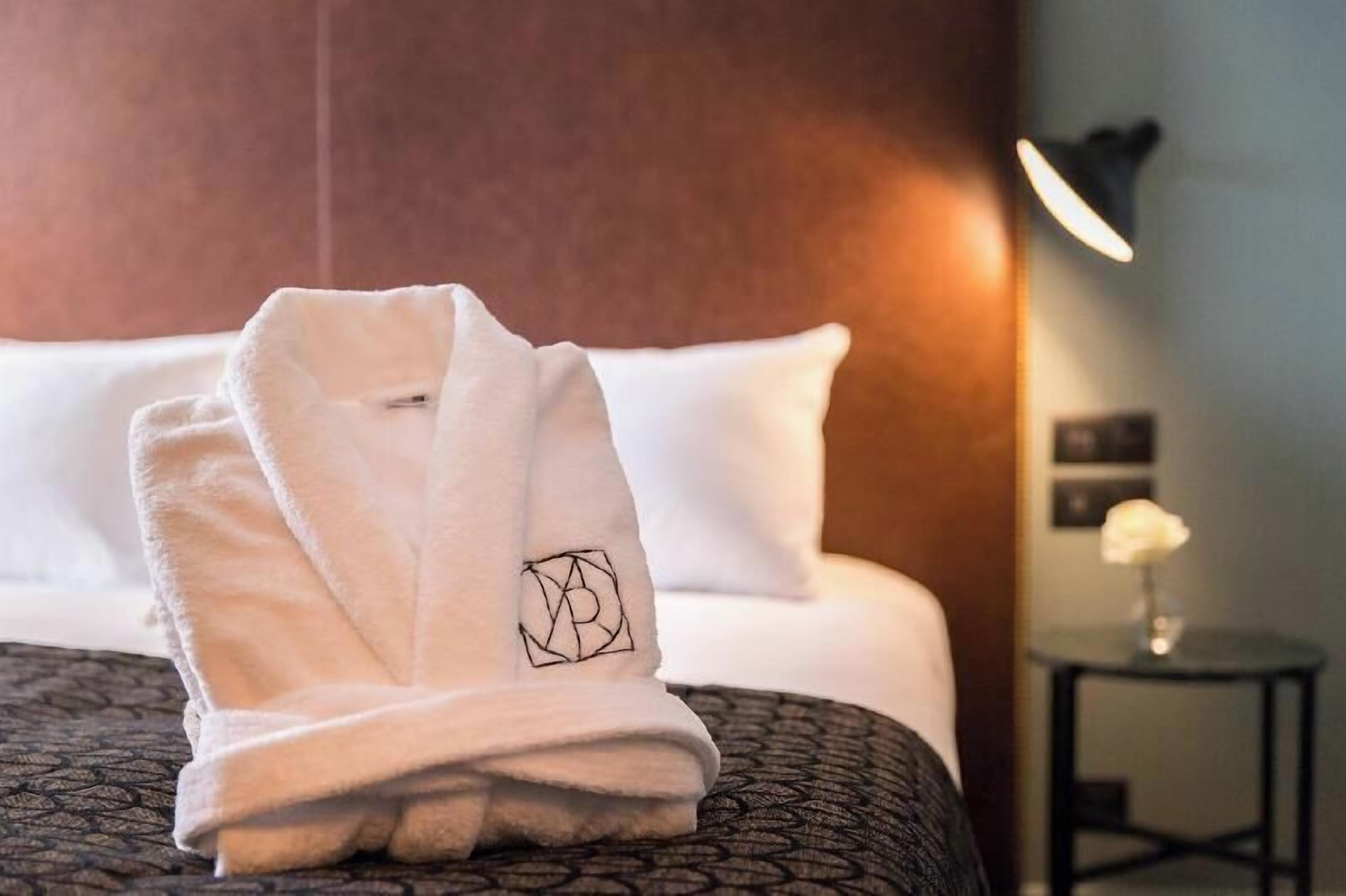 Minibar, coffres-forts dans les chambres, décoration personnalisée