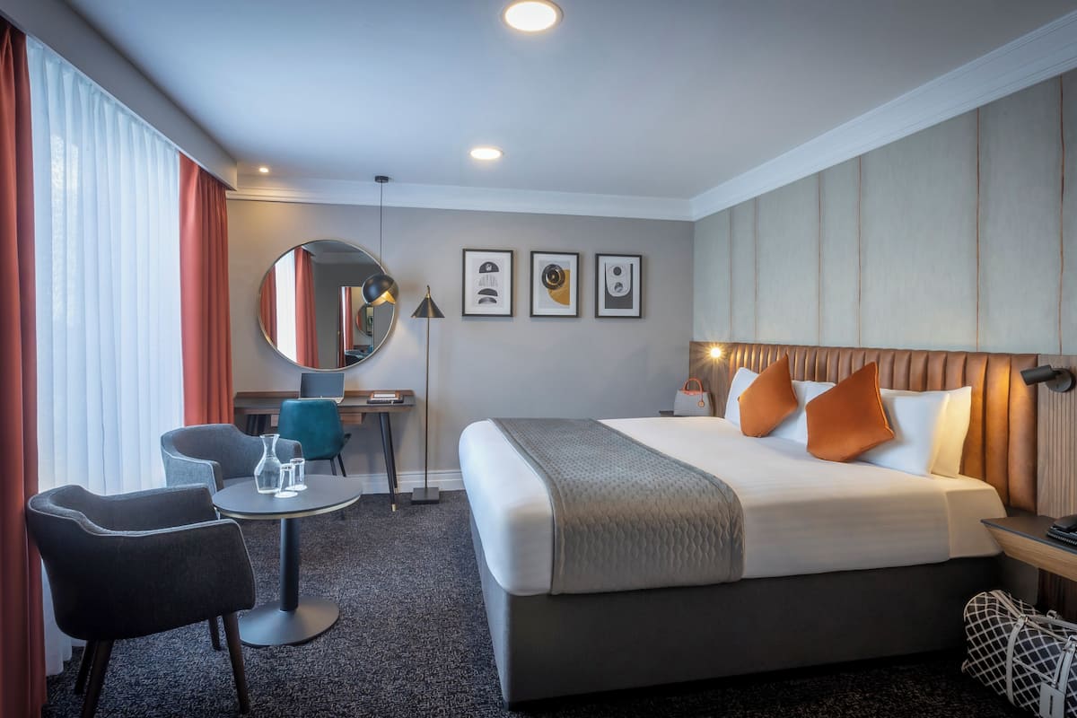 1 bedroom, individually decorated, individually furnished, desk