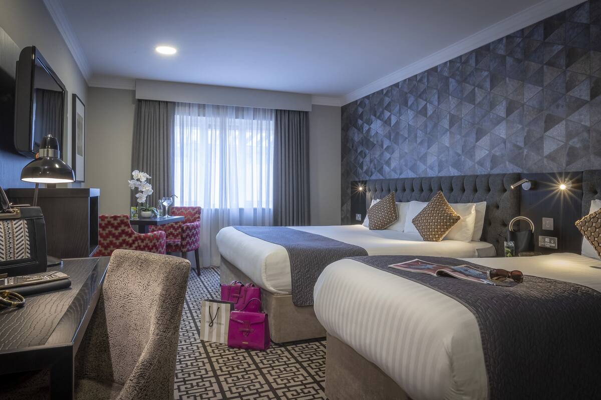 1 bedroom, individually decorated, individually furnished, desk