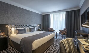 Individueel gedecoreerd, individueel gemeubileerd, een bureau