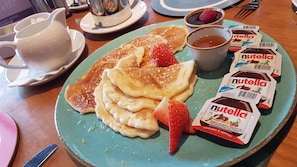 Daily full breakfast (EUR 19.50 per person)