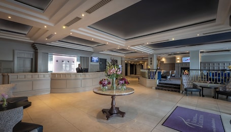 Entrada interior. Talbot Hotel Stillorgan