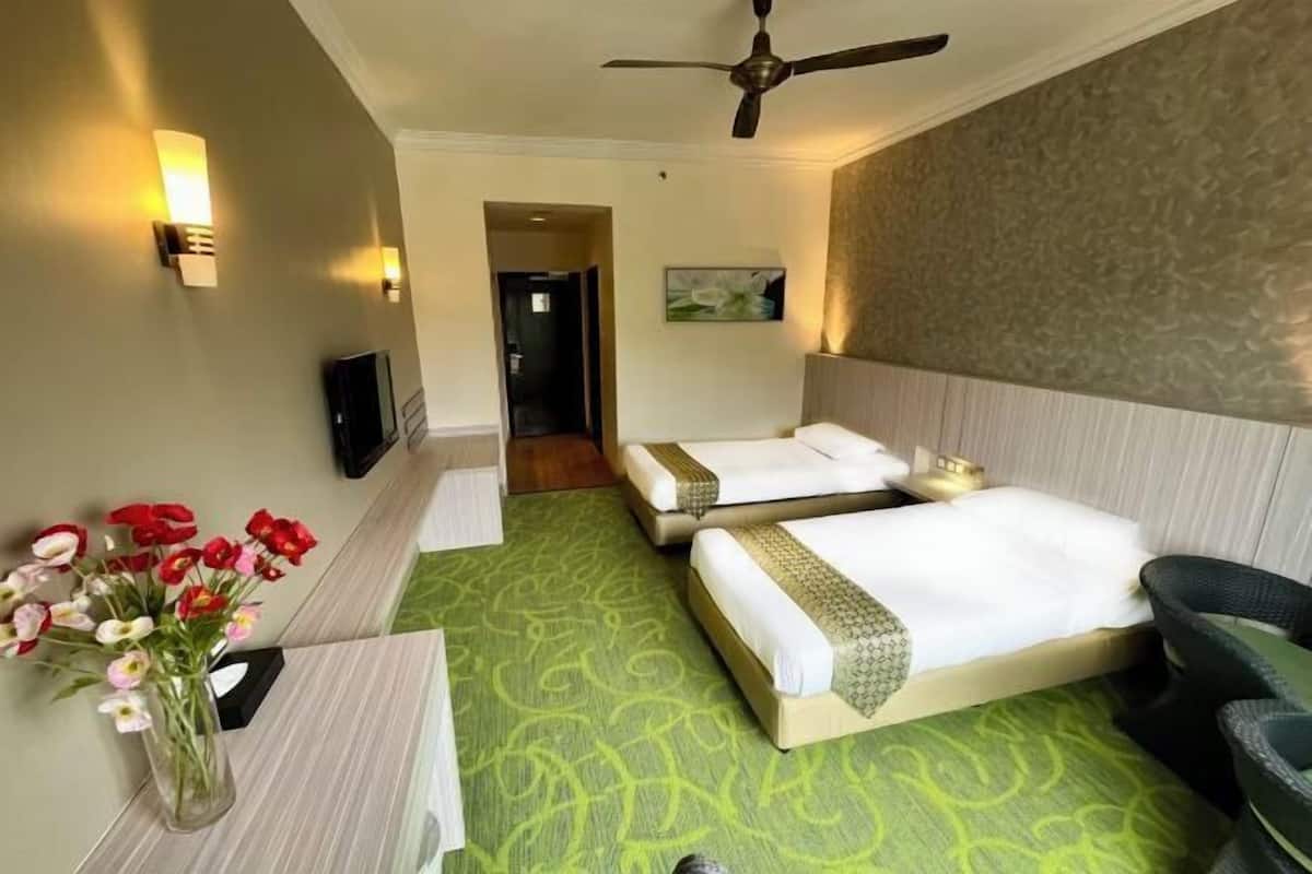 1 bedroom, in-room safe, desk, blackout curtains