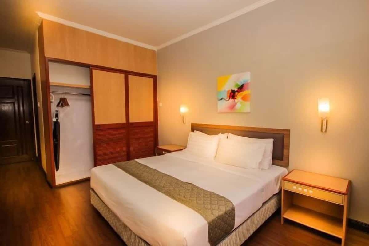 In-room safe, desk, blackout curtains, iron/ironing board (on request)