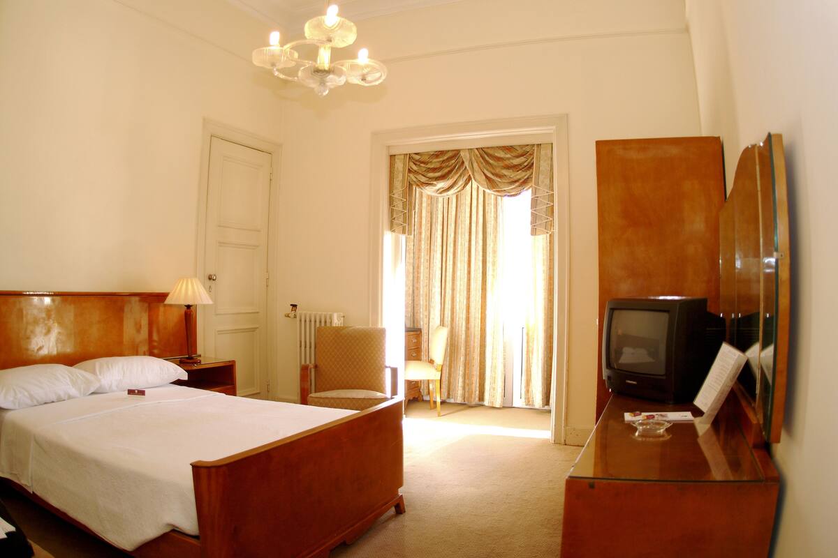 In-room safe, desk, blackout drapes, soundproofing