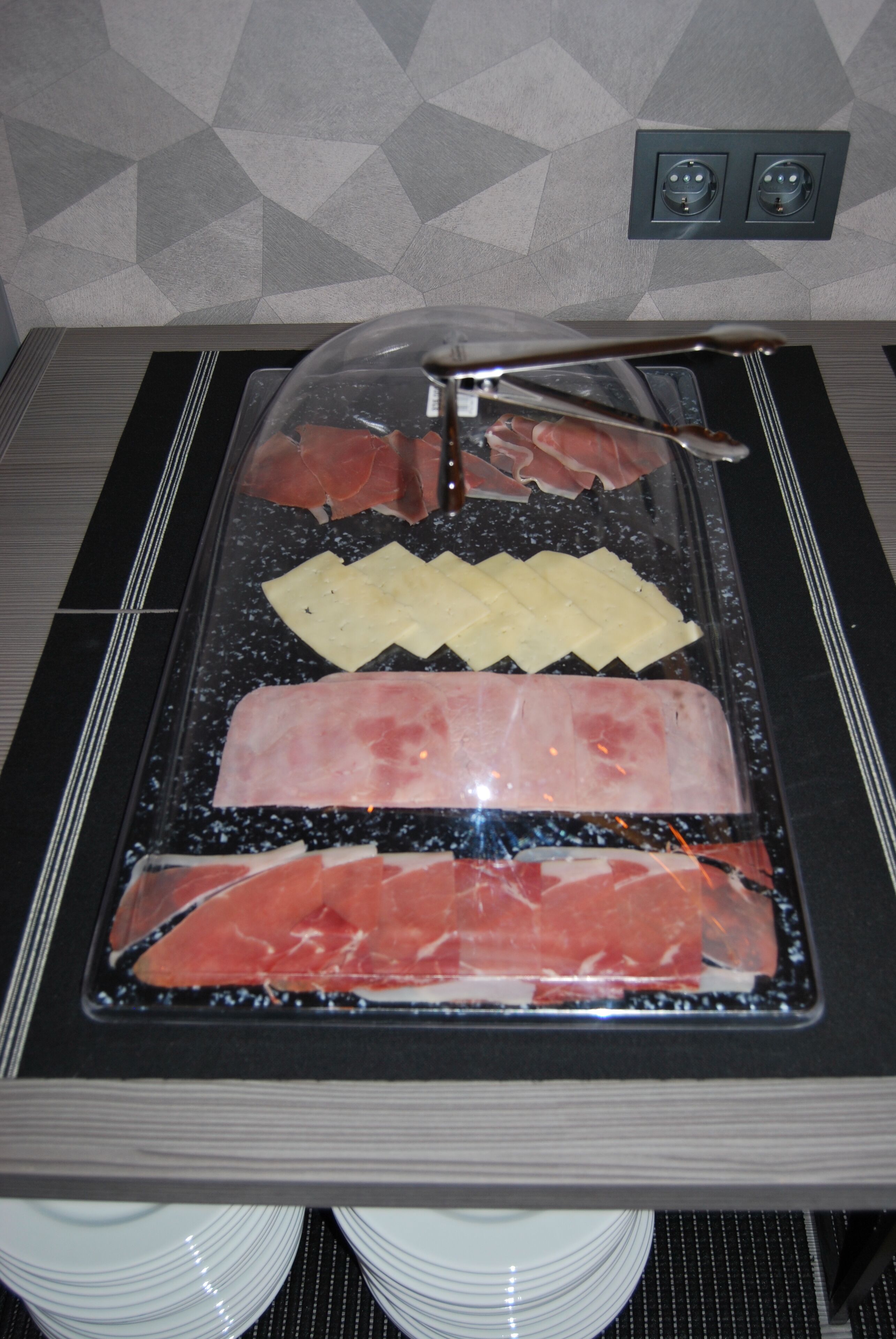 daily full breakfast (eur 10 per person)