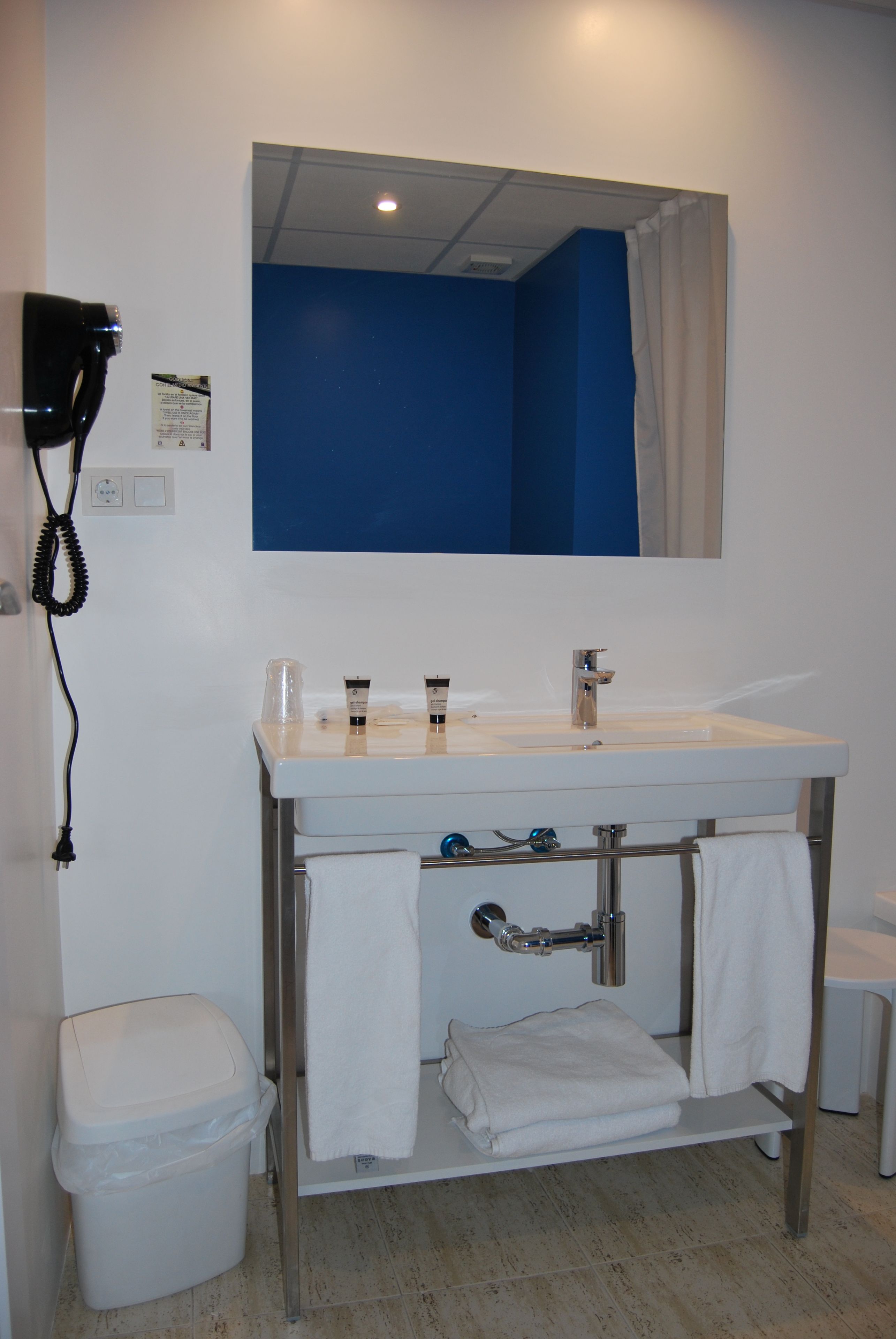 standard double room | individually decorated, individually furnished, desk, laptop workspace