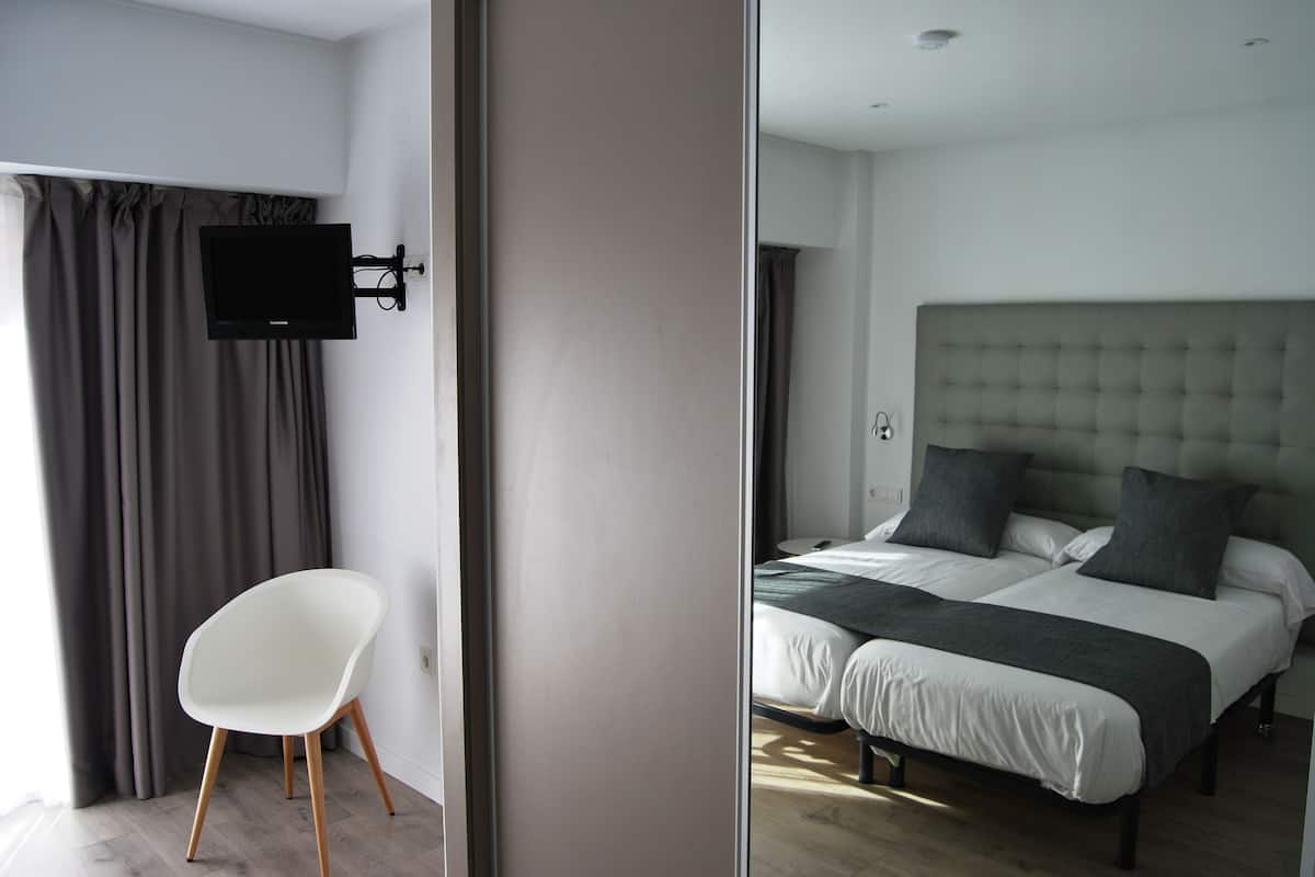 Chambre Double Standard | Décoration personnalisée, ameublement personnalisé, bureau