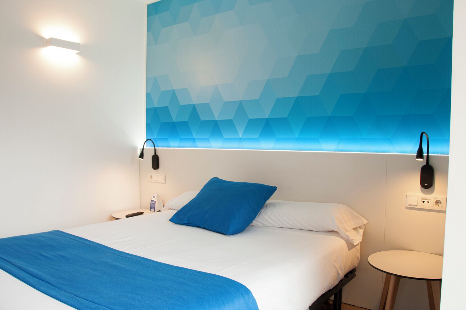 Quarto solteiro | Individualmente decorados, individualmente mobiliados, escrivaninha