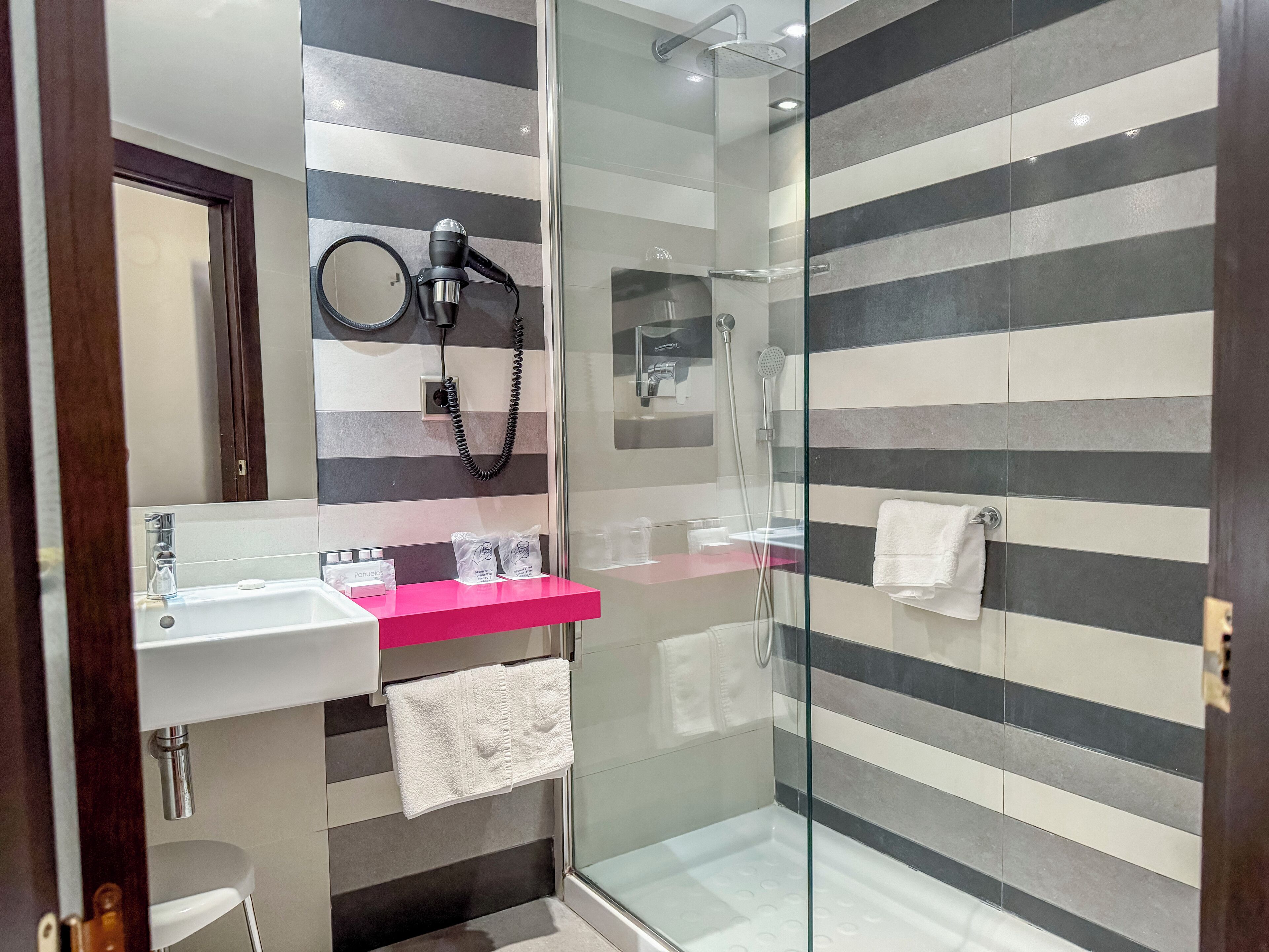 double room | bathroom | shower, rainfall showerhead, free toiletries, hair dryer