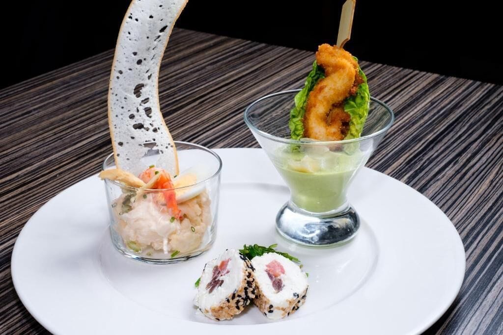 4 restaurants, lunch, dinner served; fusion cuisine