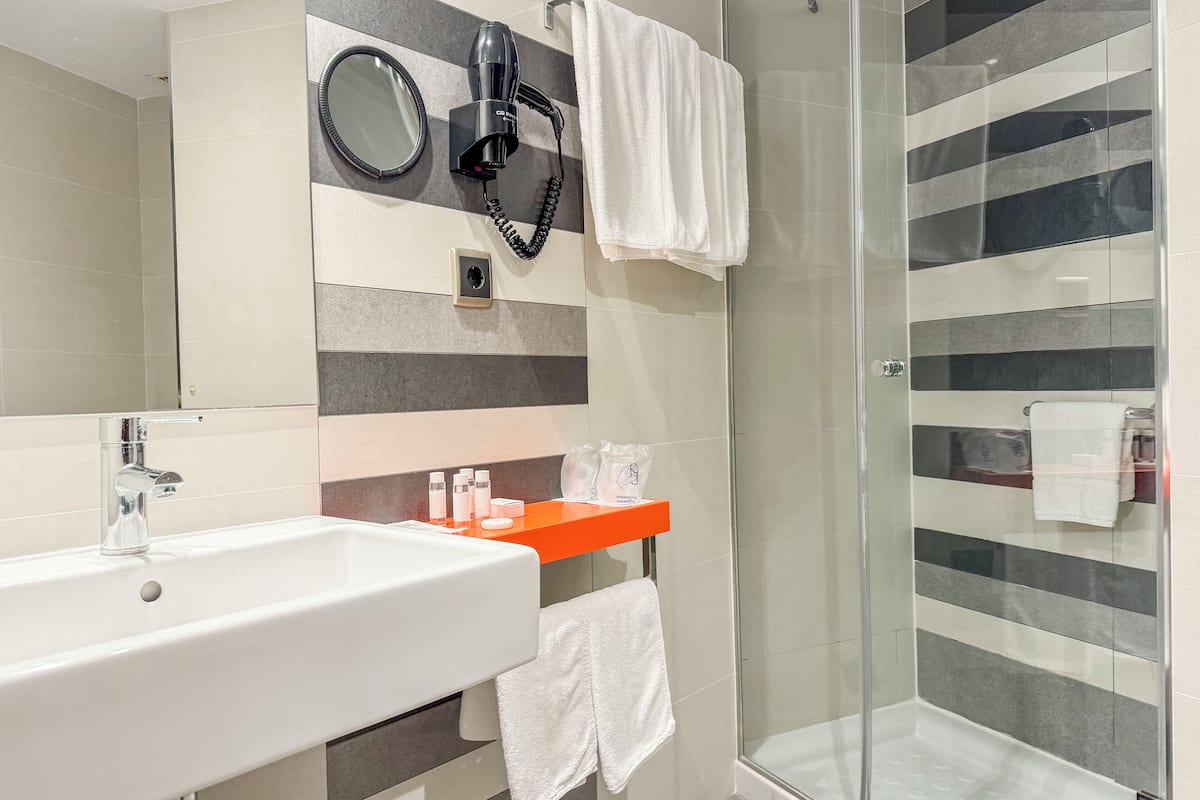 functional interior single room | bathroom | shower, rainfall showerhead, free toiletries, hair dryer