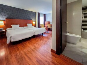 Superior Double Room (free access to Solarium) | 1 bedroom, minibar, in-room safe, desk