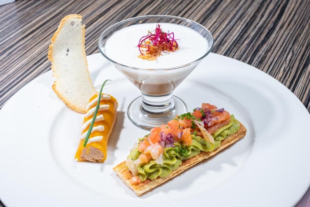 4 restaurants, lunch, dinner served; fusion cuisine