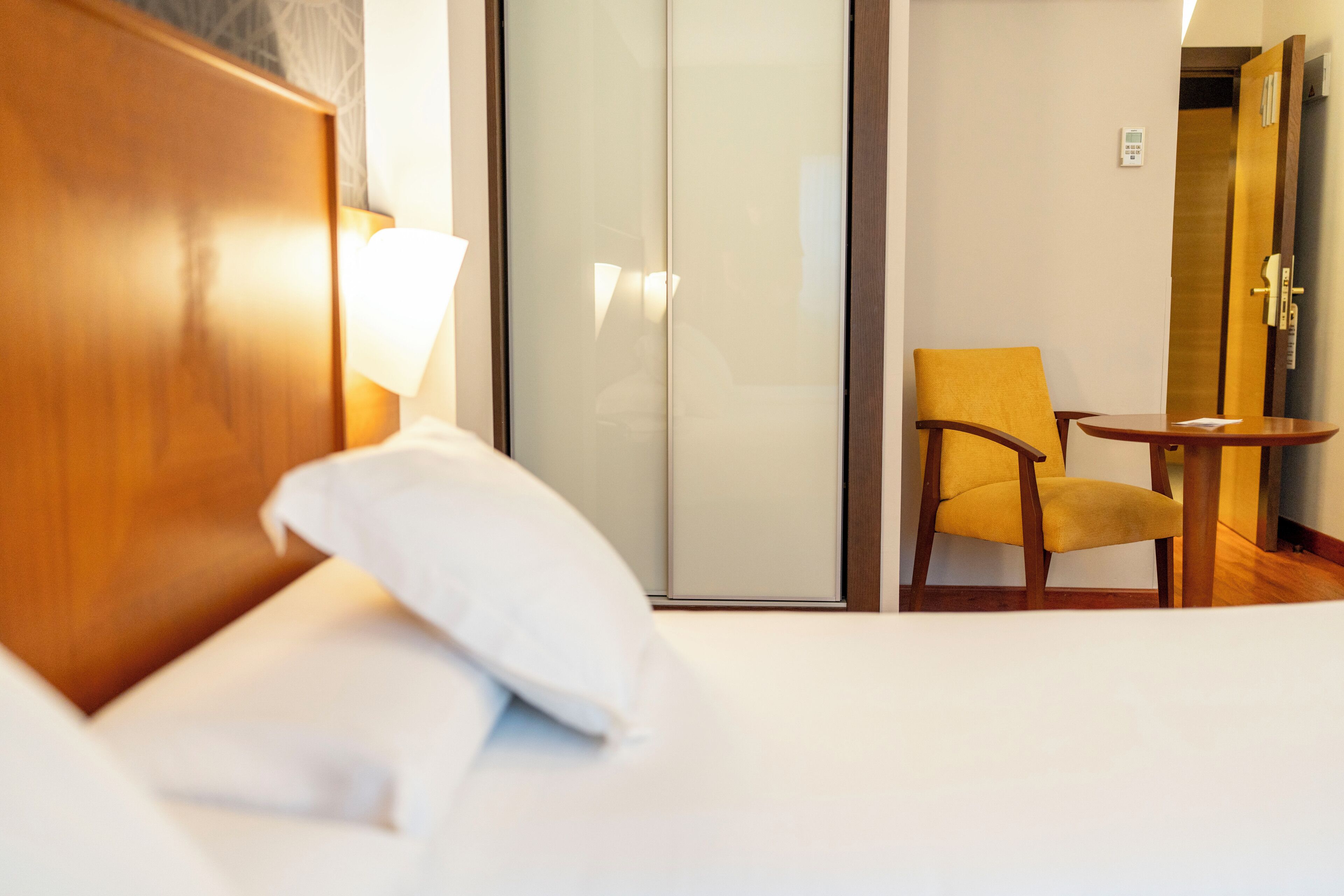 double room | 1 bedroom, minibar, in-room safe, desk
