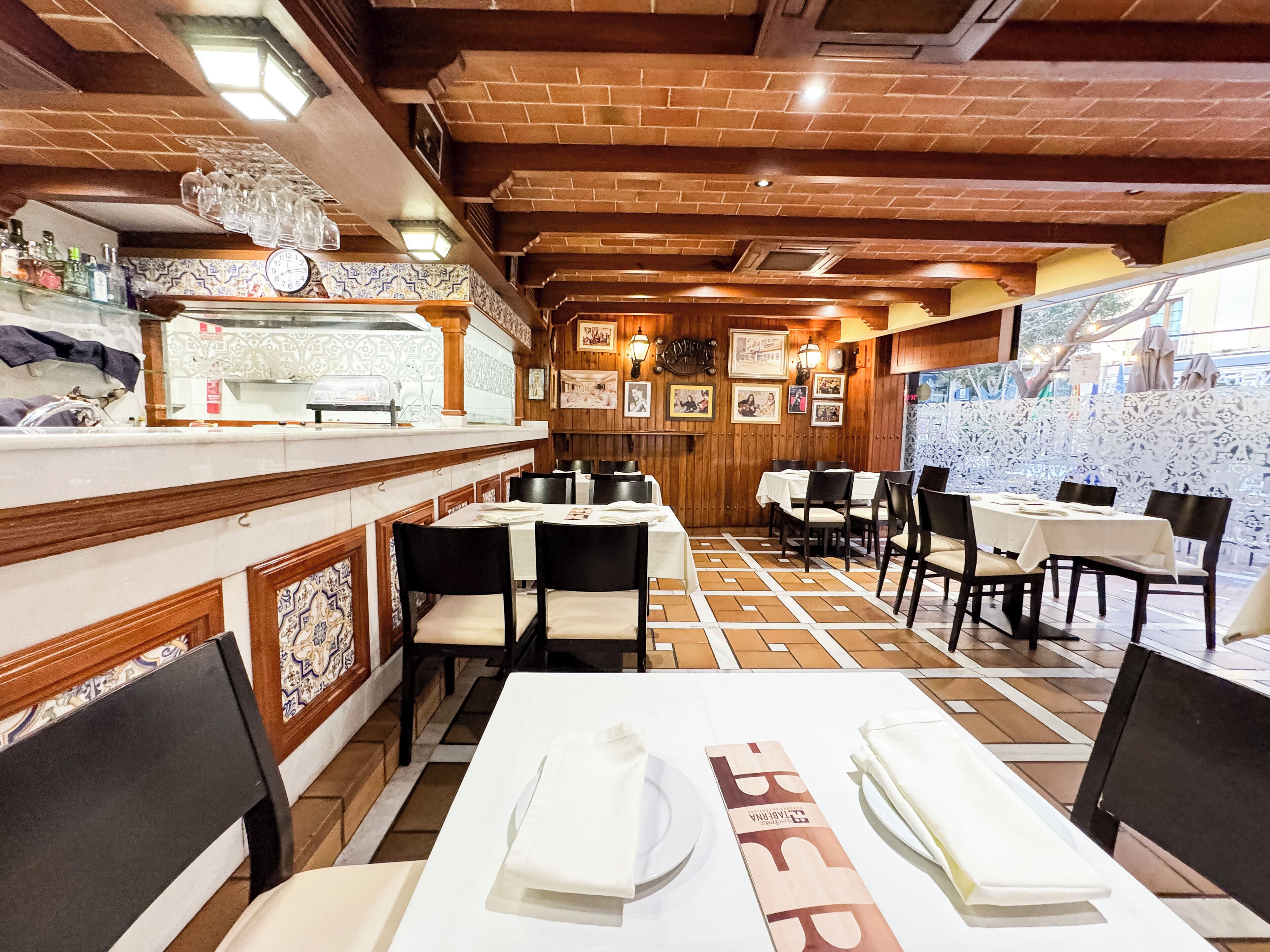 4 restaurantes; se sirven almuerzos, cenas y cocina fusión 