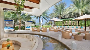 8 restaurants, breakfast, lunch, dinner served; international cuisine