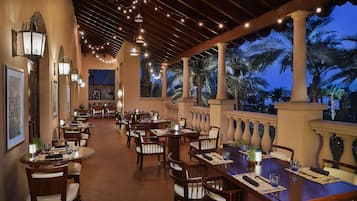 8 restaurants, breakfast, lunch, dinner served; international cuisine