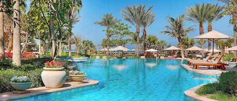 6 Außenpools, Cabañas (gegen Gebühr), Sonnenschirme