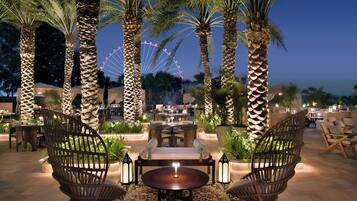 8 restaurants, serveren ontbijt, lunch, diner, internationale gerechten