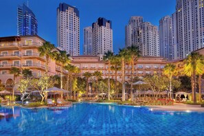 6 outdoor pools, open 9:00 AM to 6:30 PM, pool cabanas (surcharge)