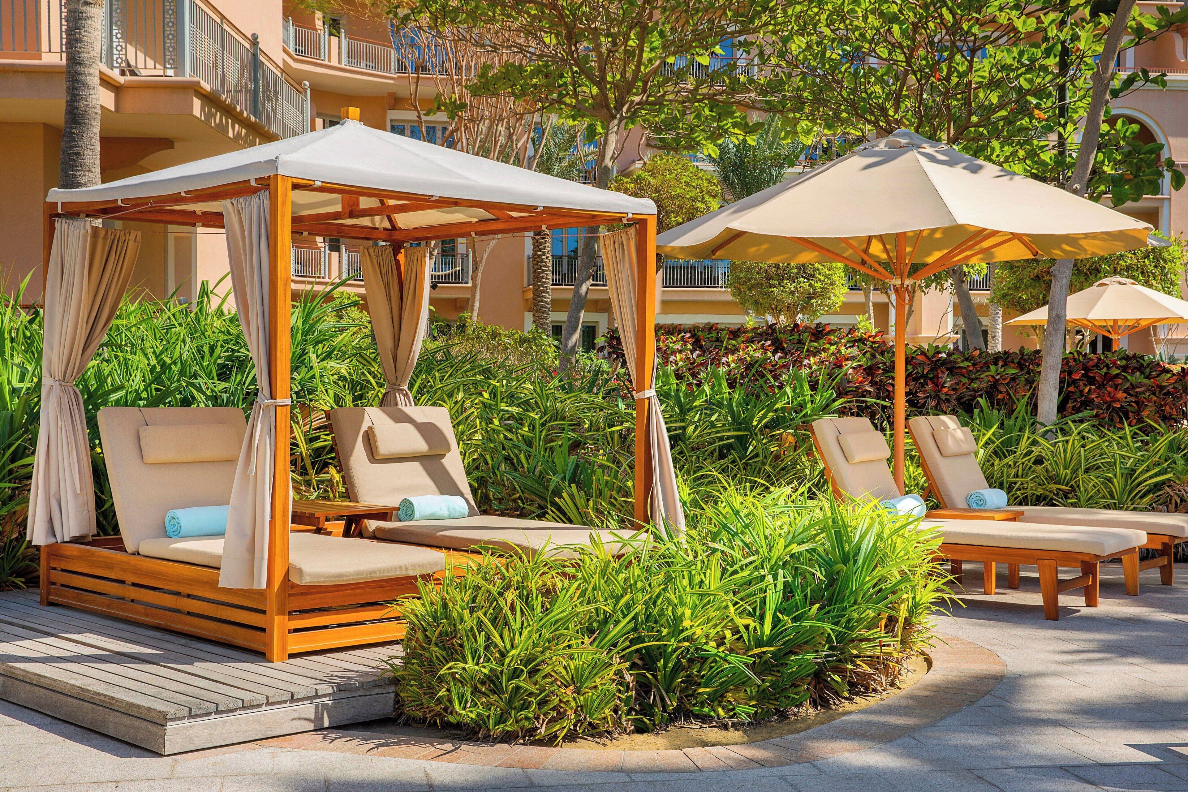 6 outdoor pools, open 9:00 AM to 6:30 PM, pool cabanas (surcharge)