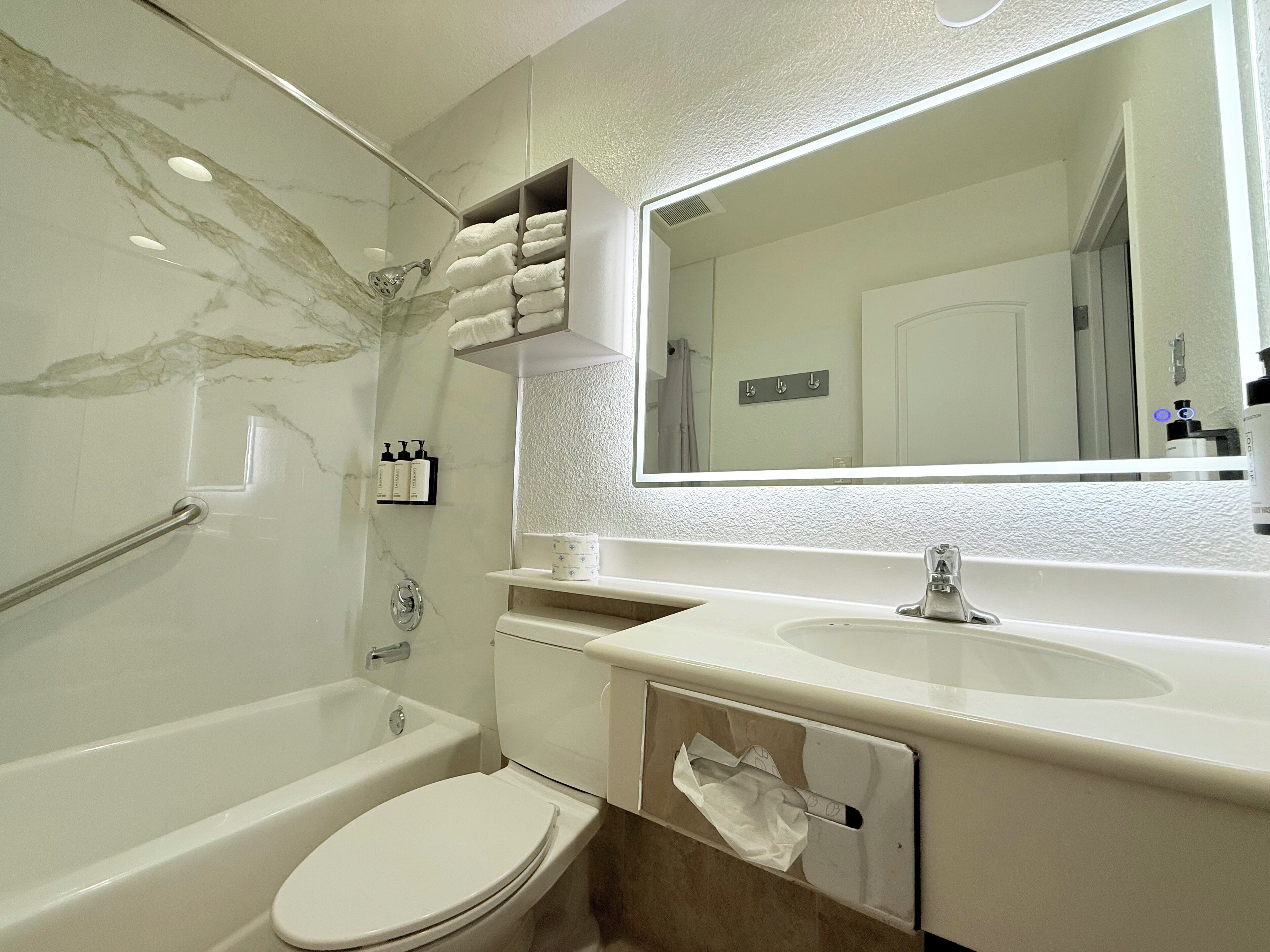 Foto - Anaheim Islander Inn and suites near Park and Convention center