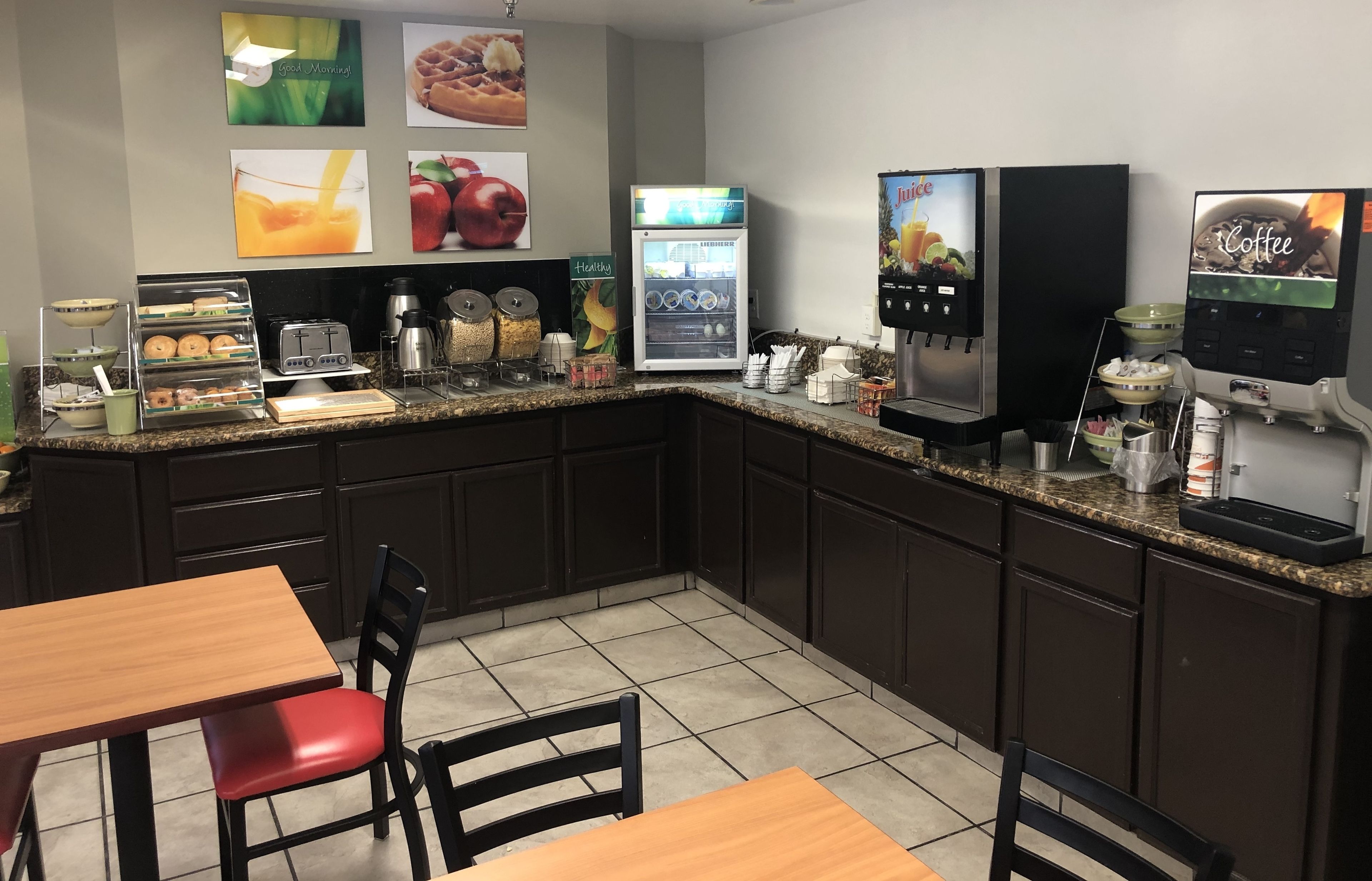 Café da manhã com buffet grátis todos os dias