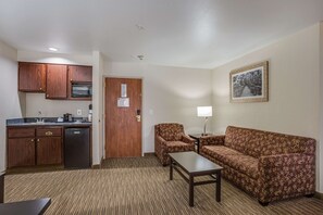 Desk, laptop workspace, blackout drapes, iron/ironing board - Quality Inn & Suites Meridian - West Boise (Meridian)