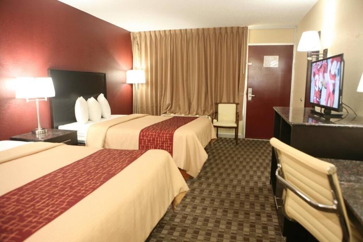 Desk, laptop workspace, free cots/infant beds, free WiFi
