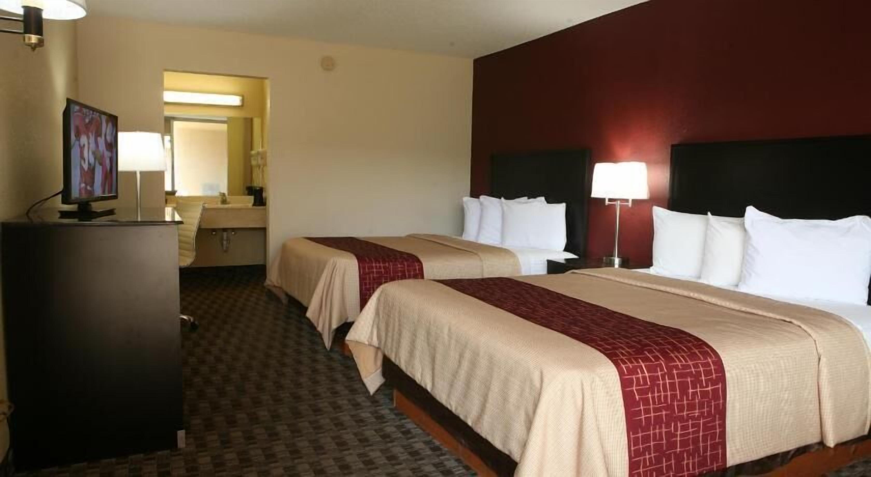 Desk, laptop workspace, free cots/infant beds, free WiFi