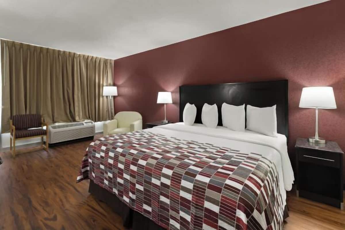 Desk, laptop workspace, free cribs/infant beds, free WiFi