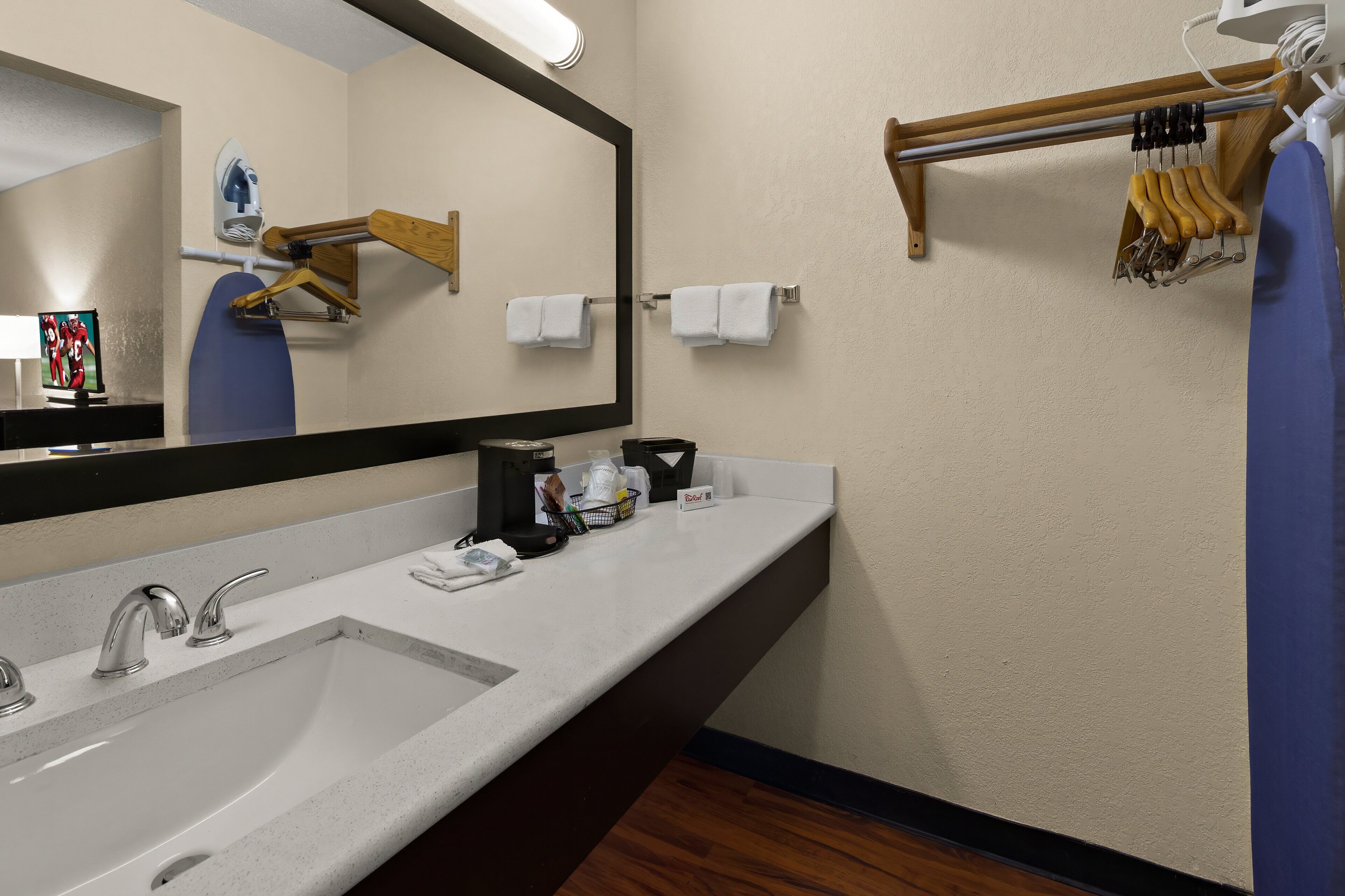 Superior Room, 1 King Bed, Non Smoking | Bathroom